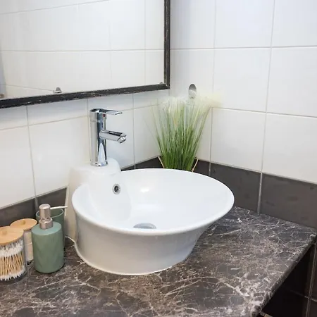 Cozy 2bd 100gb Tourist Area 50m From Sea Apartament *