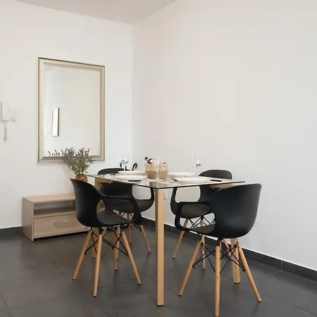 Cozy 2bd 100gb Tourist Area 50m From Sea Apartament Limassol