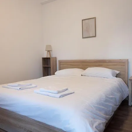 Cozy 2bd 100gb Tourist Area 50m From Sea Apartament Limassol